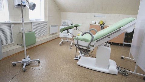 Nőgyógyász (nőgyógyász, rendelő, orvosi szék, )