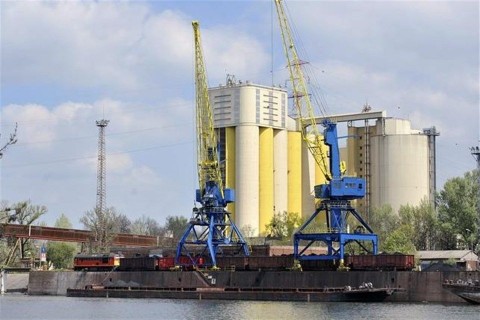 dunaujvarosi-kikoto(1)(960x640).jpg (kikötő, ipari kikötő, dunaferr, )