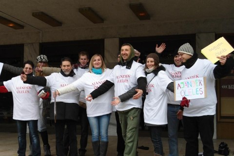 Ajandek-oleles(960x640).jpg (győr, ölelés, )