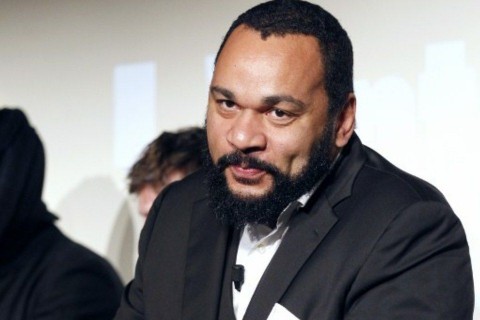 Dieudonné  (Dieudonné , francia humorista, holokauszttagadás, )