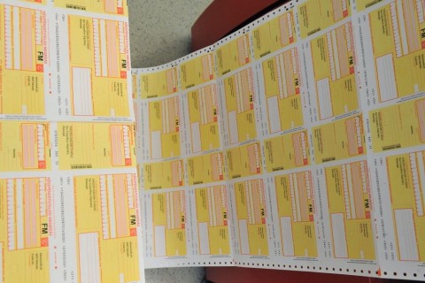 csekk(i) (csekkek, tranzakciós adó, )