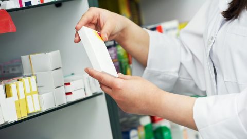 gyógyszerész (gyógyszer, )