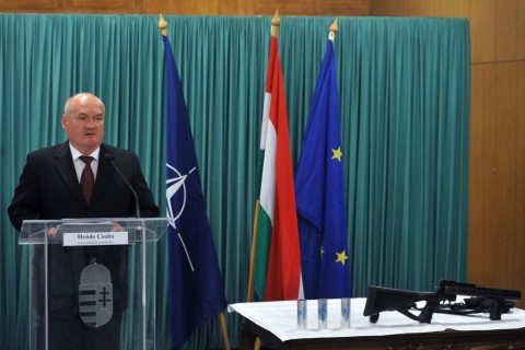 hende-csaba(i) (hende csaba, )