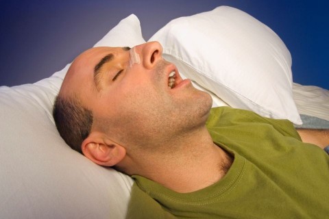 horkol (alvás, horkolás, )