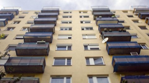 panelház (panelház, )