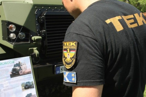 tek ( Terrorelhárítási Központ )