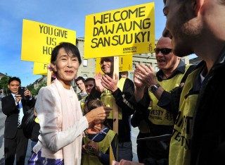 Aung San Suu Kyi (Aung San Suu Kyi)