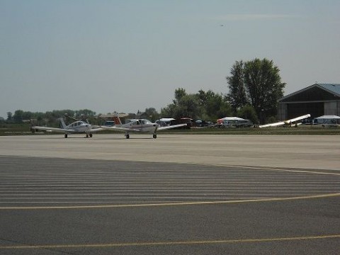 Pér repülőtér (Pér repülőtér)