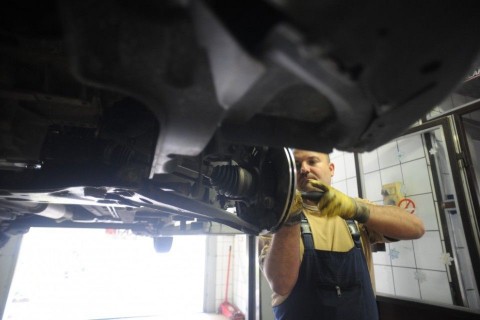 autószerelő (autószerelő, szerviz, )