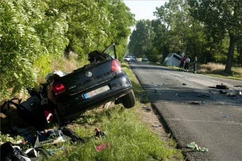 busz-autó-karambol (ingyenes, szlovák busz és személyautó)