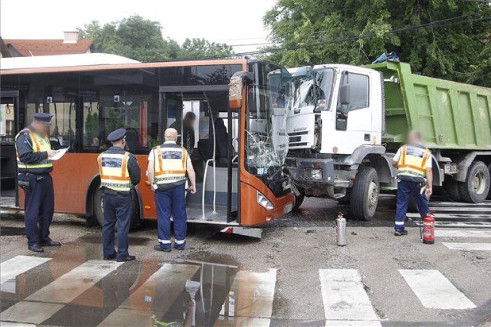 busz-teherautó (ingyenes, baleset, karambol, )
