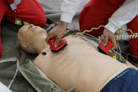 defibrillátor (defibrillátor, )