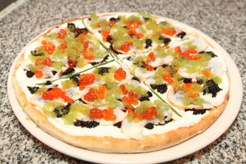 ezer-dolláros-pizza (luxuspizza, Nino Selimaj)