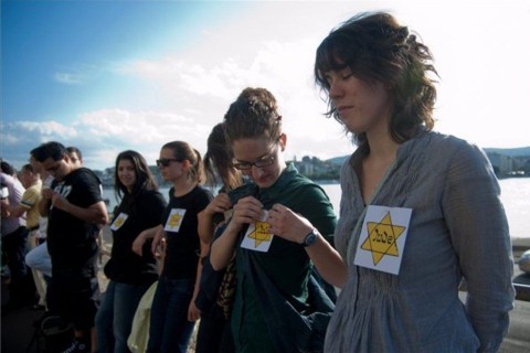 flashmob (ingyenes, villámcsődület, antiszemitizmus ellen)