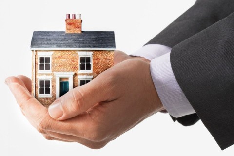 ház-kézben (ház a kézben)