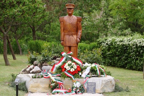 horthy-szobor(960x640).jpg (horthy szobor)