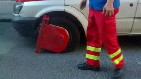 kerékbilincs (betegszállítón kerékbilincs)