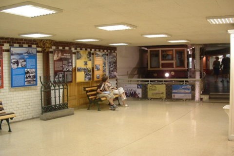 kisföldalatti-állomás (kisföldalatti állomás)