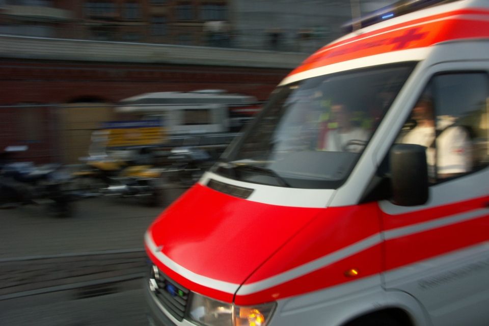 mentőautó (mentő, )