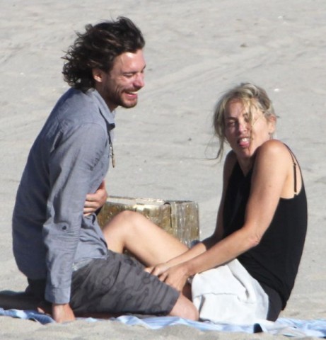 sharon-stone-barátjával (sharon stone és fiatal barátja)