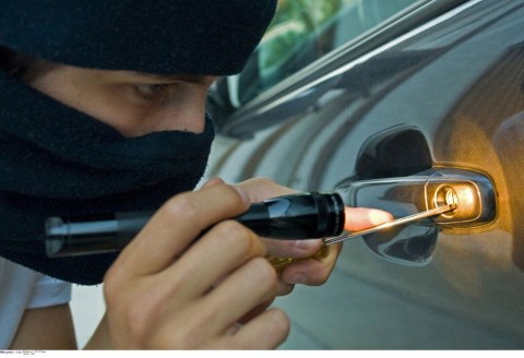 tolvaj (autófeltörés, tolvaj, lopás, )