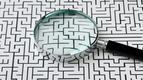 Áfafizetés: mégis van kiút az ördögi körből? (labirintus, csapda, nagyító,)