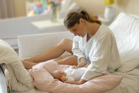 Korhaz(210x140)(1).jpg (kórház, szülés, újszülőtt)