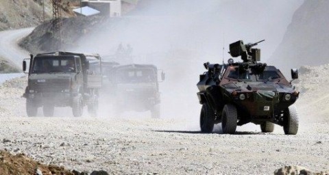 Török katonai konvoj (törökország, katonák, )