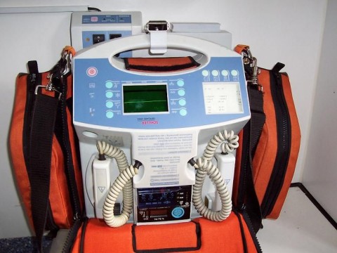 defibrillátor (defibrillátor, mosonmagyaróvár, adomány)