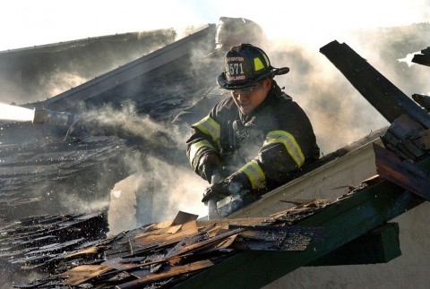 egő ház (égő ház, tűz, robbanás)