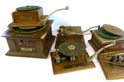 gramofon (gramofon, )