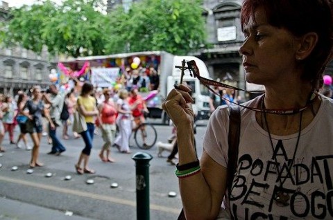 melegfelvonulás (melegfelvonulás)