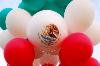 mexikói-zászló-léggömbből (mexikói trikolór léggömbből)