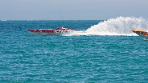 motorcsónak (motorcsónak, )