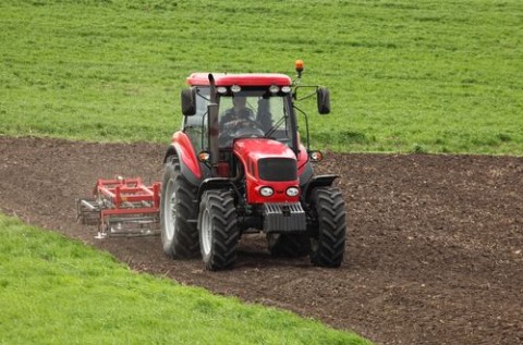 vállalkozás (traktor, )