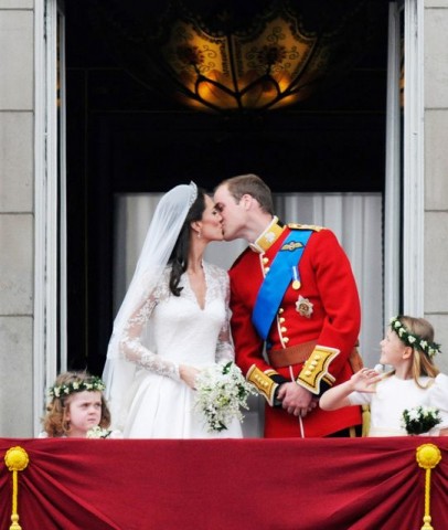 vilmos-katalin-csókja (william és kate hitvesi csókja)