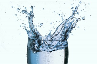 víz (víz pohárban)