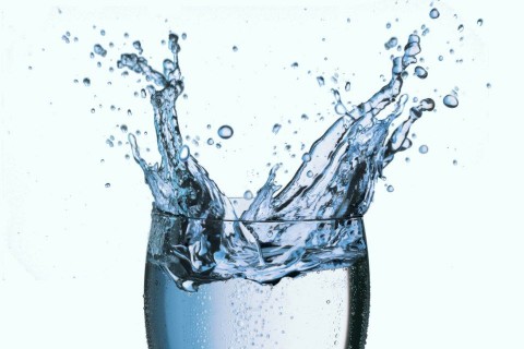 víz (víz pohárban)