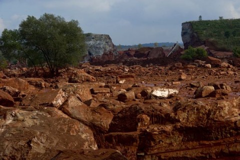 vörösiszap (mal, iszapömlés, vörösiszap, )