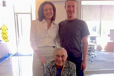 A-Facebook-legidosebb-felhasznaloja(960x640).jpg (florence detlor, mark zuckerberg, sharyl sandberg, )