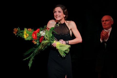 Erdélyi Tímea átveszi a Dömötör-díjat (Erdélyi Tímea, Dömötör-díj)