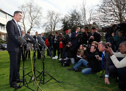 Sajtó  (média, kórház, sajtótájékoztató, )