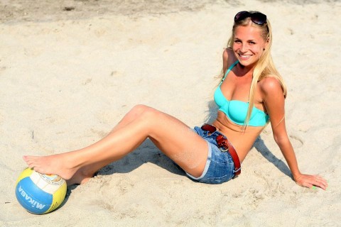 iszak eszter (iszak eszter, )