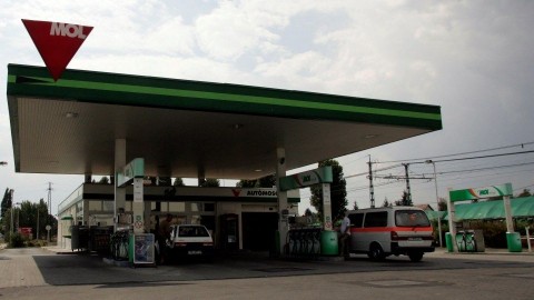 mol-kút (benzinkút, mol)