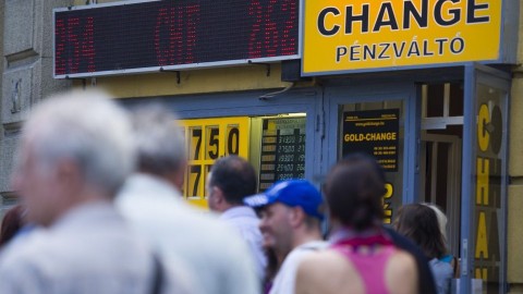 pénzváltó (pénzváltó, )