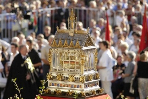 szent jobb körmenet (szent jobb körmenet)