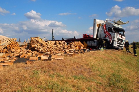 Felborult kamion (ingyenes, kamion, m5-ös, )