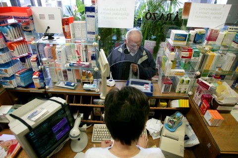 Gyogyszertar(2)(960x640)(2).jpg (nyugdíjas, gyógyszertár, patika, orvosság, gyógyszer, egészségügy, )