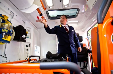 Új mentőautó (mentőautó)