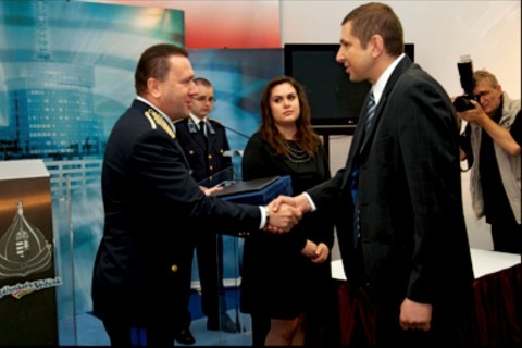 jutalom (jutalom civileknek)